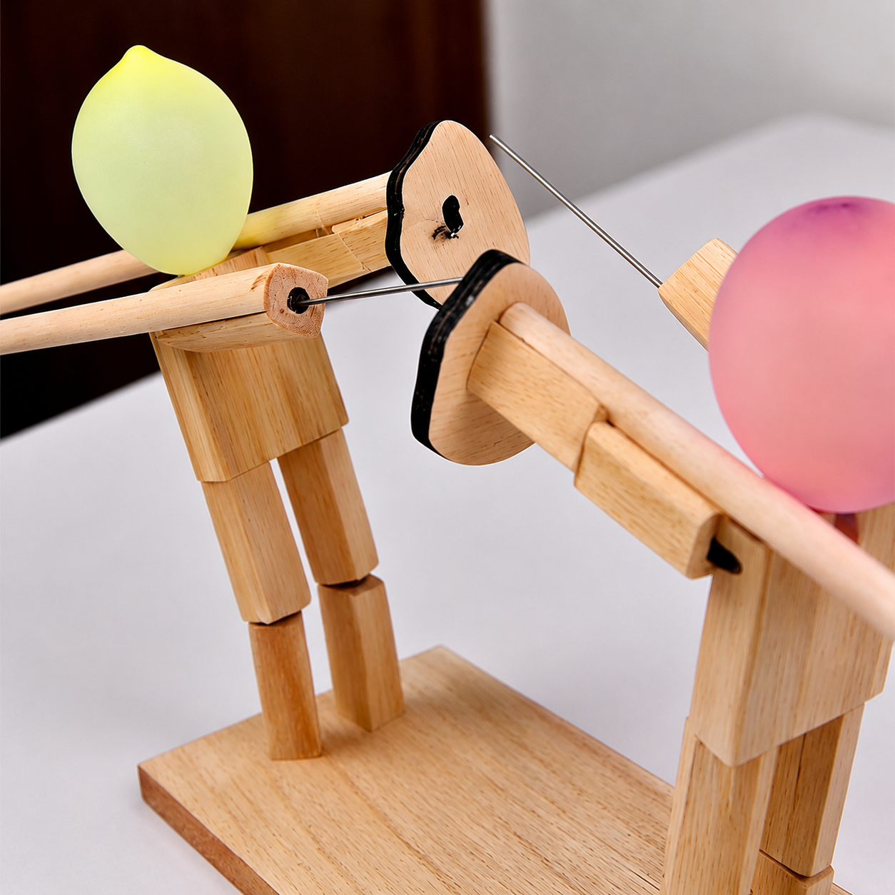 Ahşap Balon Düello Oyunu – Refleks ve Beceri Oyuncağı